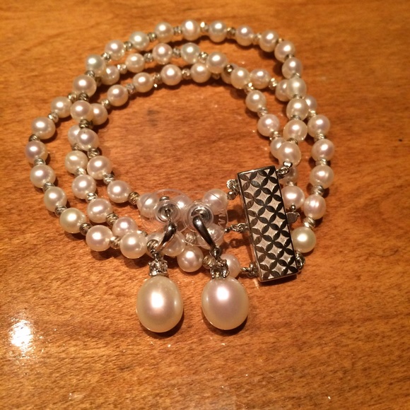 Pearl dangle earrings