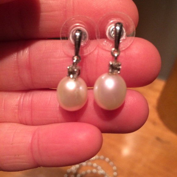 Pearl dangle earrings - Picture 2 of 2