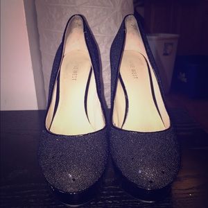 NINE WEST black pumps