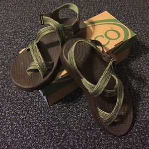 EUC Men's Chaco sandals.