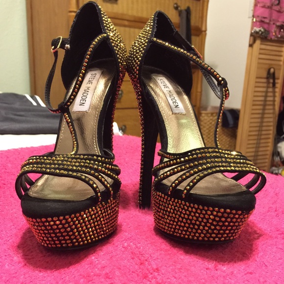 Steve Madden Women's Avory T-strap SILHOUETTE  👠