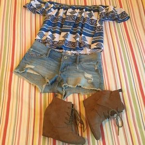 Short lace-up suede booties