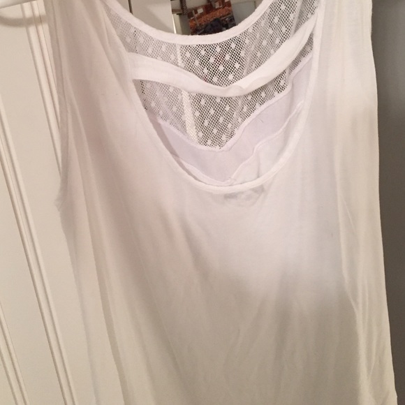 American Eagle whit cutout shirt - Picture 2 of 2