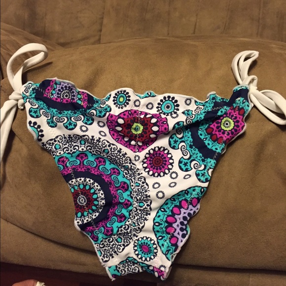 Beautiful Bikini - Picture 4 of 4