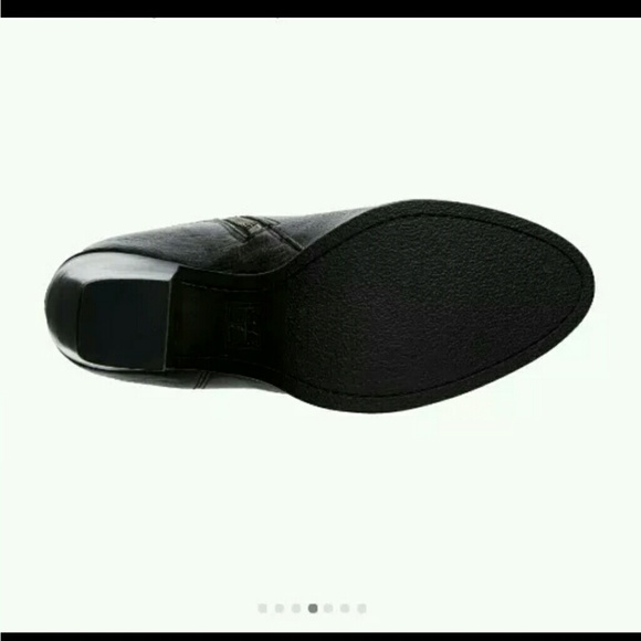 SOLD!! Frye Black Artisan Leather Zip Bootie New! - Picture 4 of 4