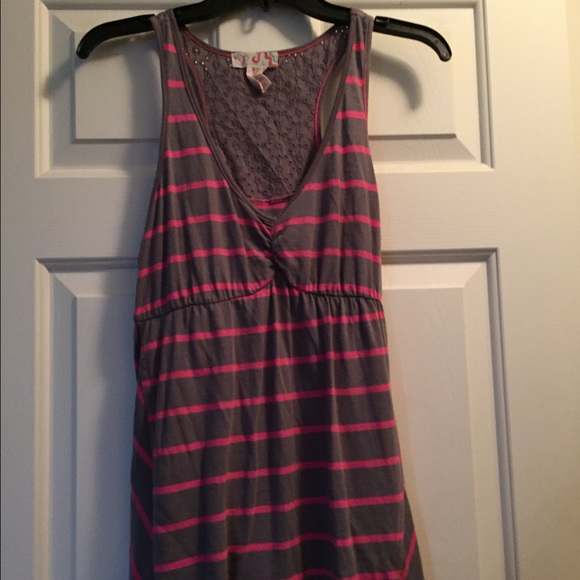 ❌Sold❌Eyelet back striped top