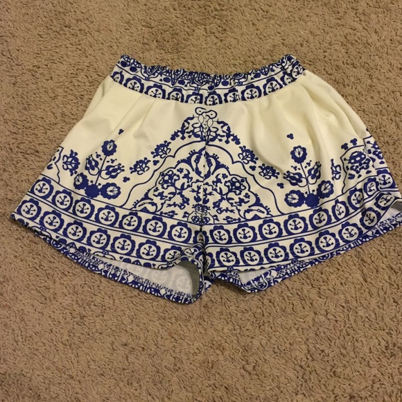 Beautiful 2 piece outfit set. - Picture 2 of 4