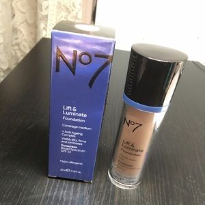 No7 Lift & Luminate Foundation - Cool Beige