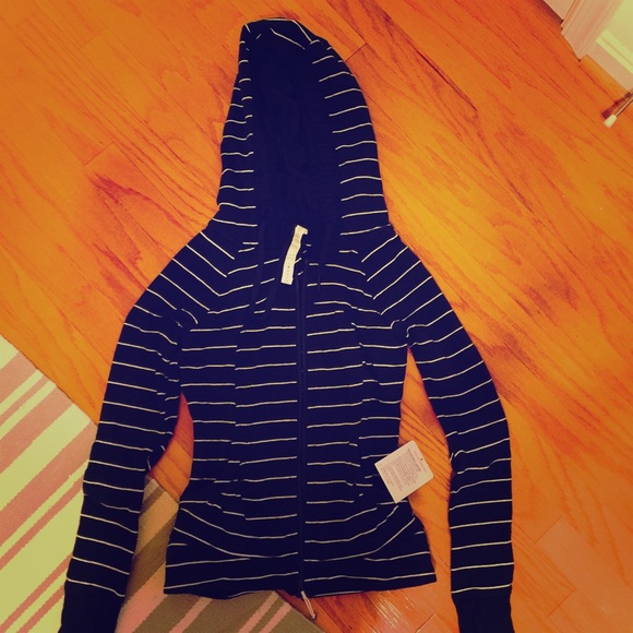 Lululemon movement yoga hoodie NWT sz2 XS