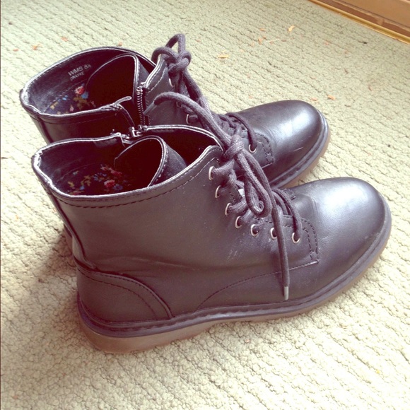 Report drayke boots size 8.5