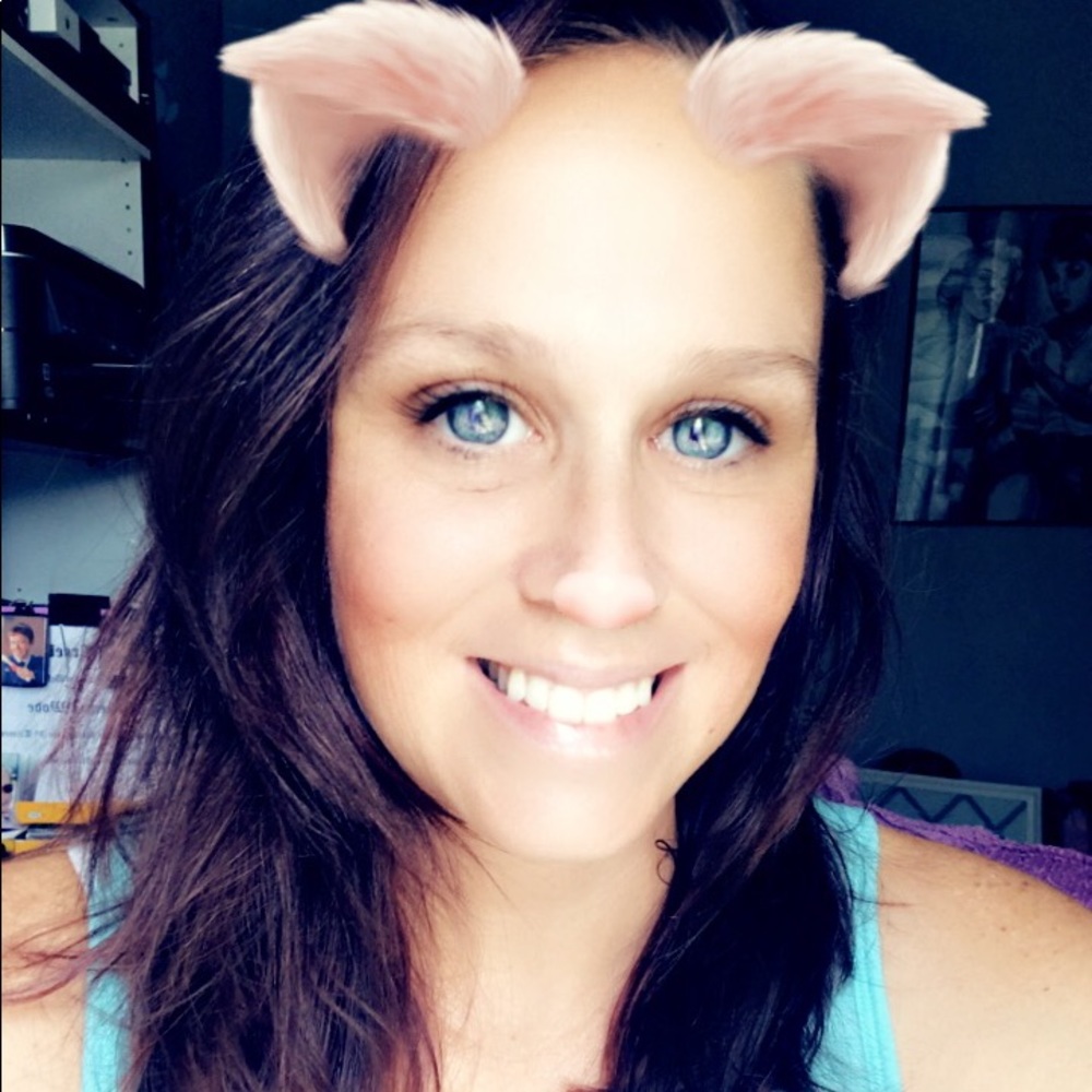 Hello! I'm CJ, Posh Ambassador! Welcome! 👗👚👠👜