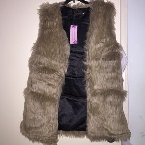 Brown fur vest with pockets!