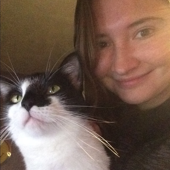 Meet your Posher, Steph - Picture 2 of 4