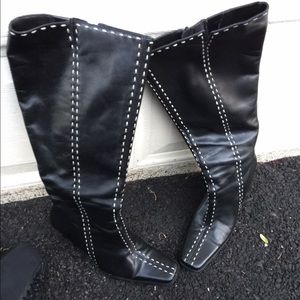 Black wedge boots with white stitching