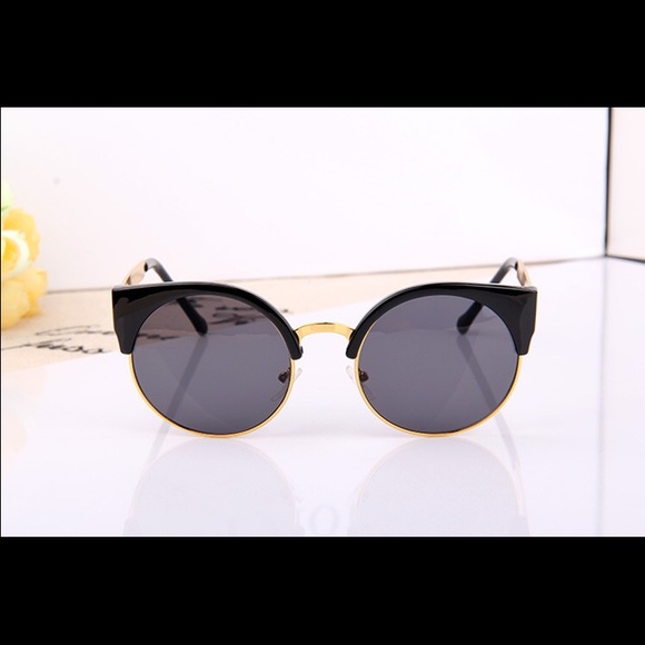 Cat Eye Sunglasses - Picture 2 of 4