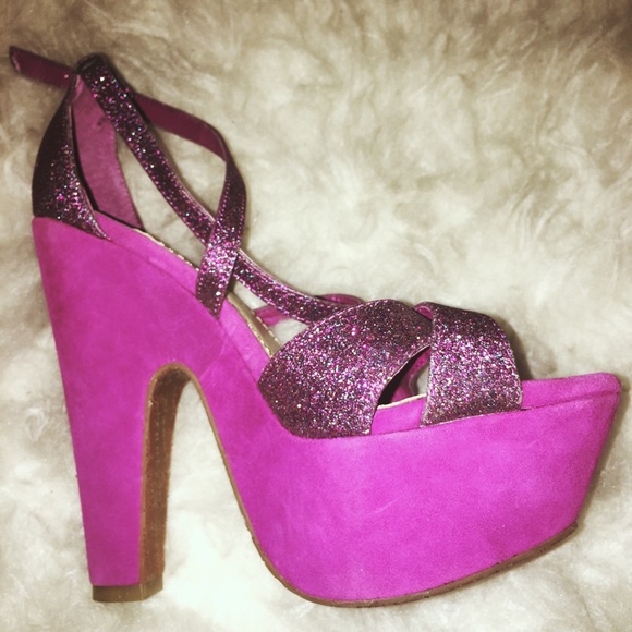 Fuscia Gianni Bini glam sparkle heels