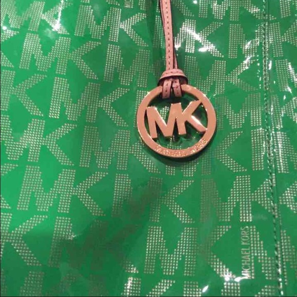 MICHAEL KORS patent tote - Picture 3 of 3