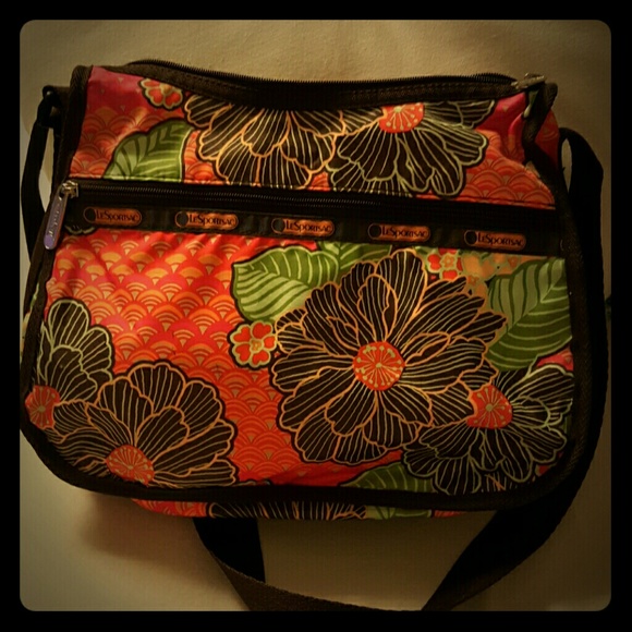 LeSportsac Handbags - LeSport Sac medium bag