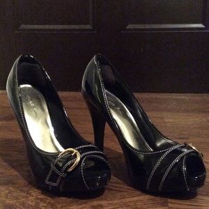 Black peep toe pumps