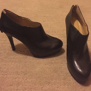 ✨REDUCED PRICING ✨Black leather booties