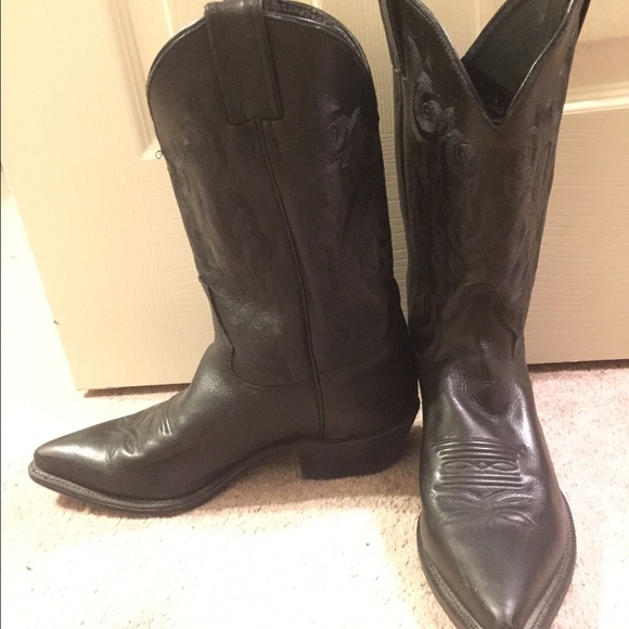 Black pointed toe boots