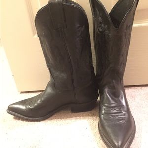 Black pointed toe boots