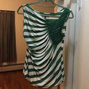 Green and white "accordion" cotton top