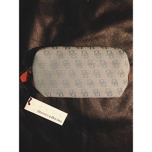 🌟 ONE DAY SALE! 🌟Dooney & Bourke makeup bag