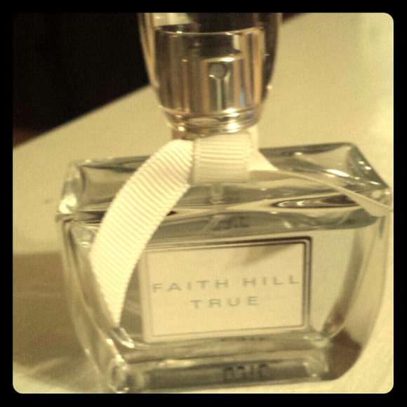 Faith Hill "true" perfume