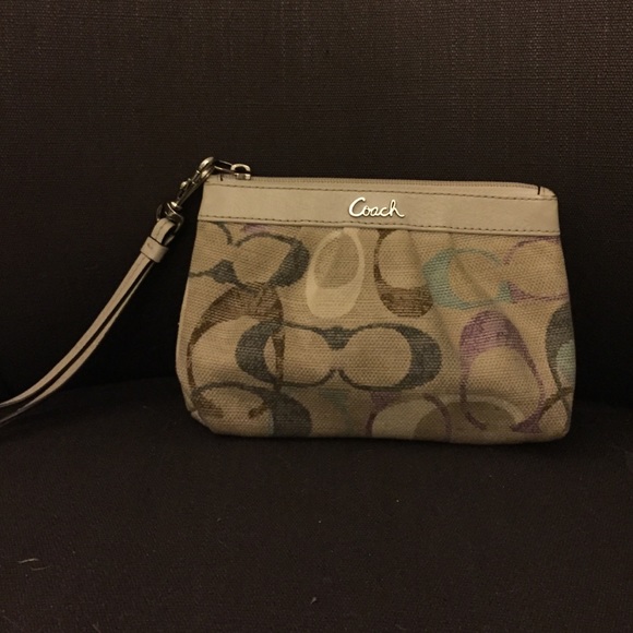 Authentic Coach wristlet 🎀