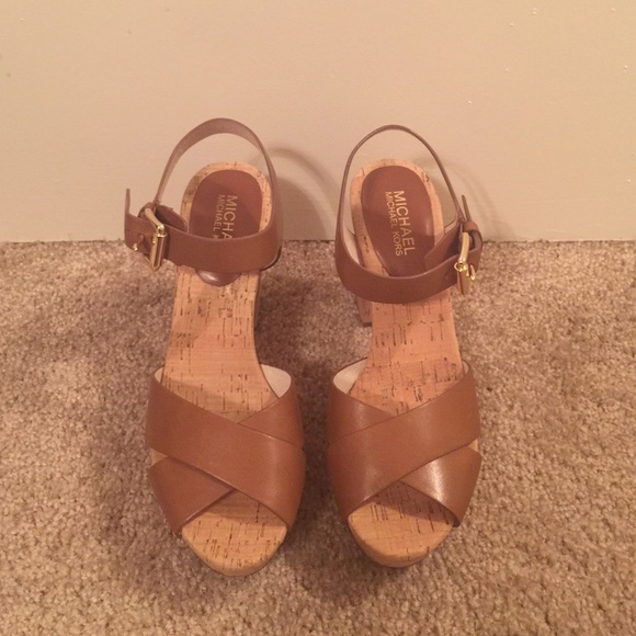 New coming mk heel platform