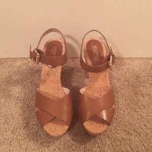 New coming mk heel platform