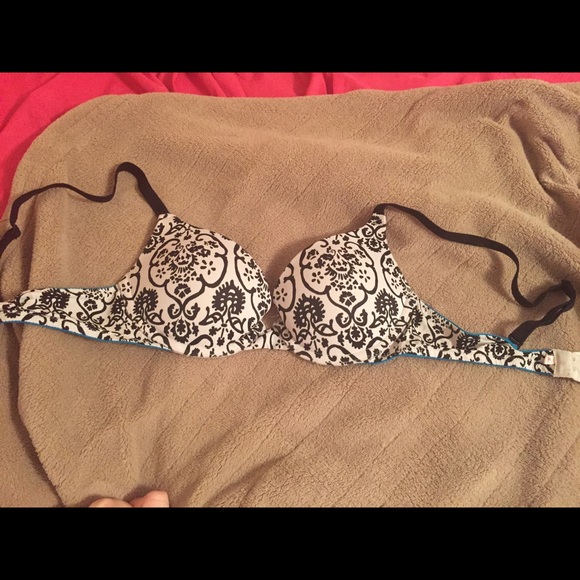 32B push-up bra from pink