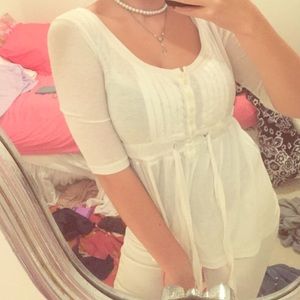 Adorable white abercrombie top!! Size L🎀