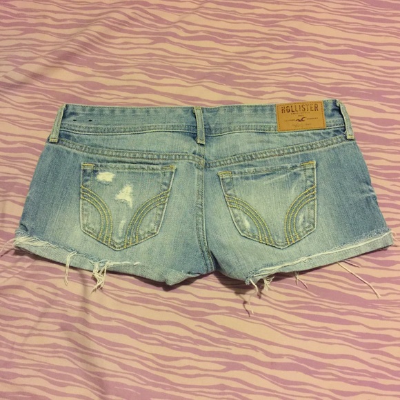 ❌SOLD❌ Low Rise Ripped Jean Shorts - Picture 2 of 3
