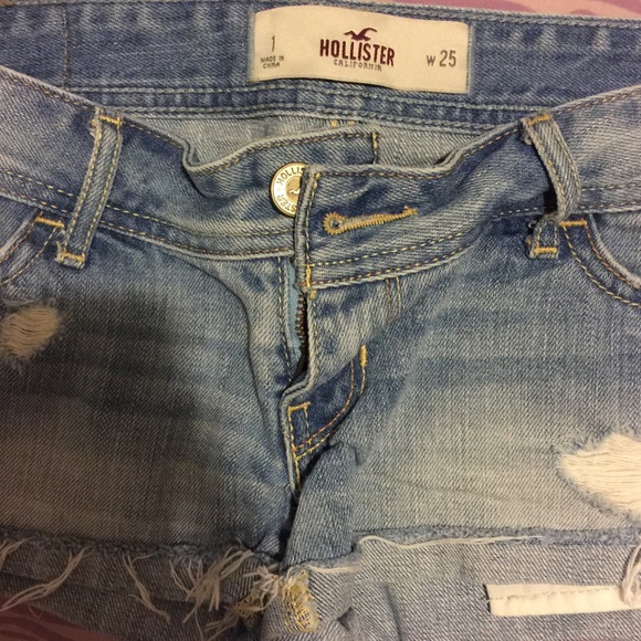 ❌SOLD❌ Low Rise Ripped Jean Shorts - Picture 3 of 3