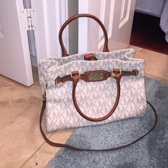 Michael Kors Handbags - Michael Kors Hamilton E/W Satchel!