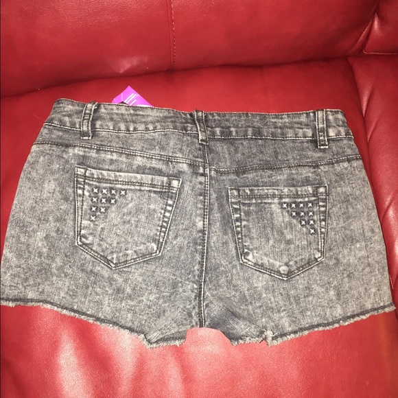 2bebe shorts - Picture 2 of 3