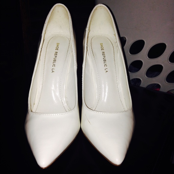 White pointed toe heels