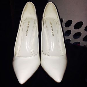 White pointed toe heels