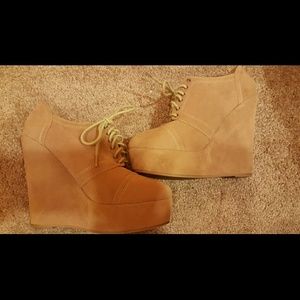 TRAFFIC size 9 platform booties