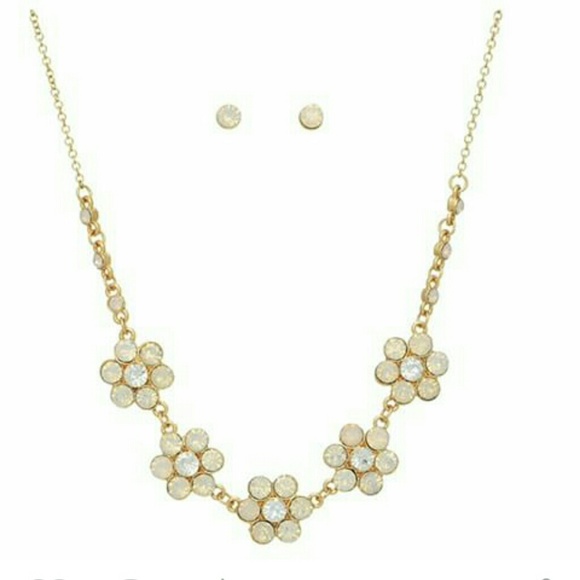 Gold Tone Necklace Set