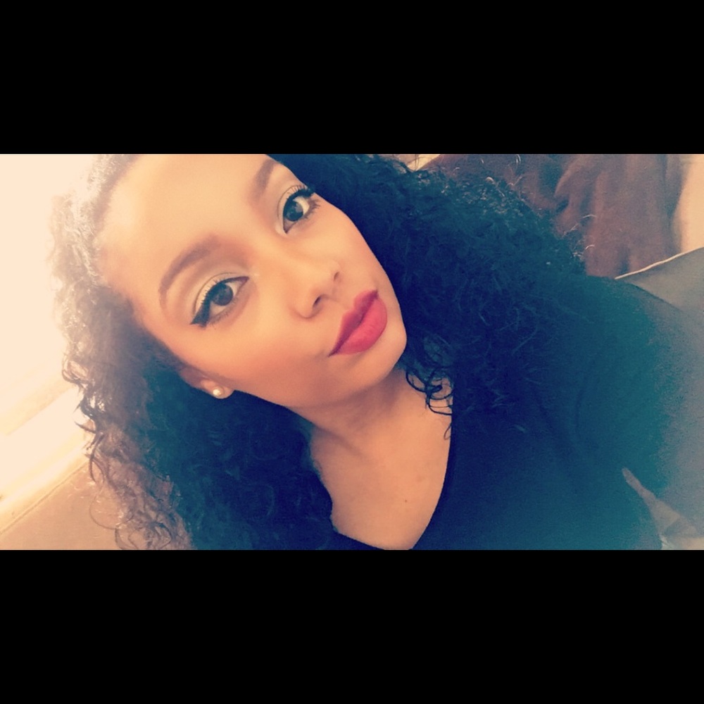 Meet your Posher, Saundra