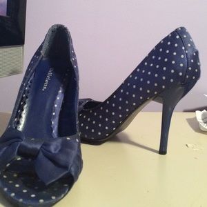 Polka dot heels with bow