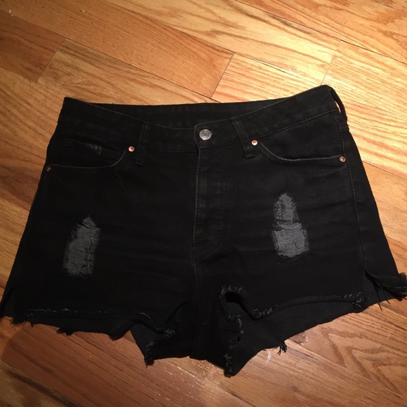 Black high-waisted jean shorts