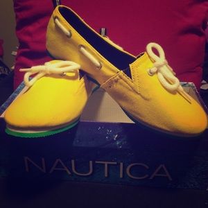 Nautica Dragon Yellow Canvas US 6