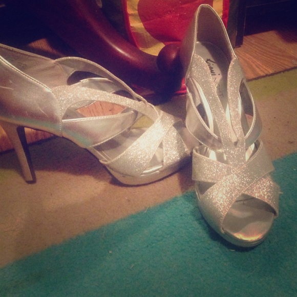 Fioni Night silver heels