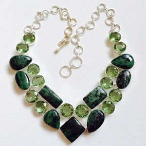Green gemstone necklace in silver