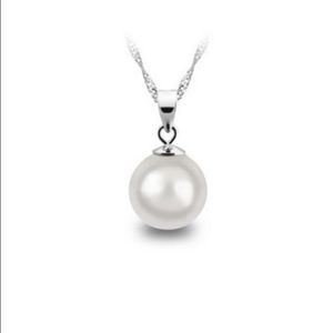Beautiful Sterling silver pearl necklace..
