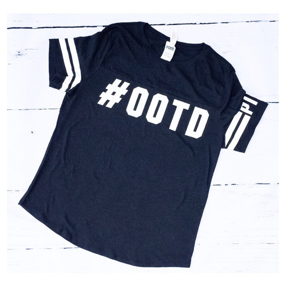 Victoria's Secret Tops - • VS Pink #OOTD Top •